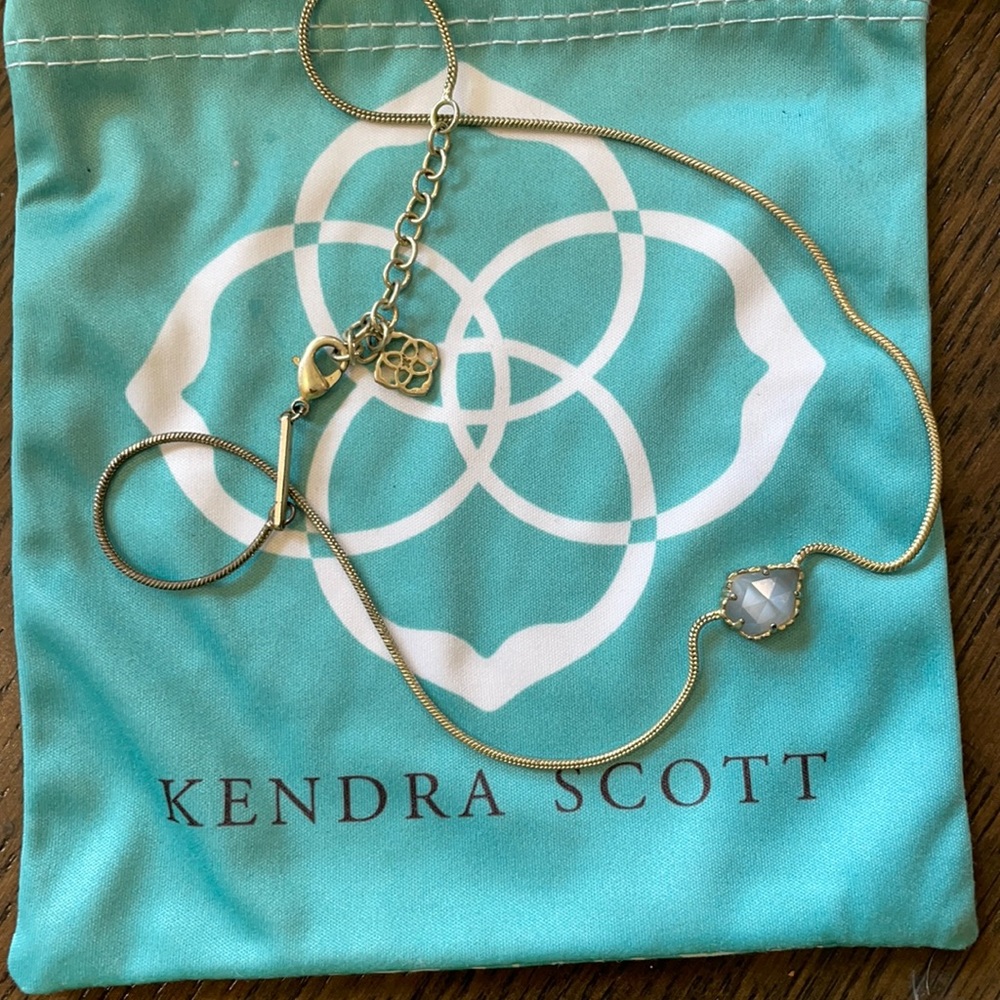Kendra Scott necklace